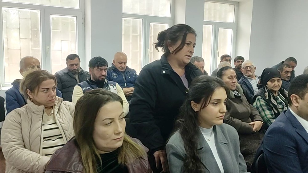 Seymur Orucov Ağstafa şəhəri və Poylu qəsəbəsində vətəndaşların növbəti səyyar qəbullarını keçirib